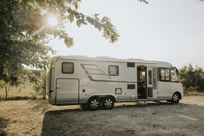 BLACK HYMER MASTER LINE 4